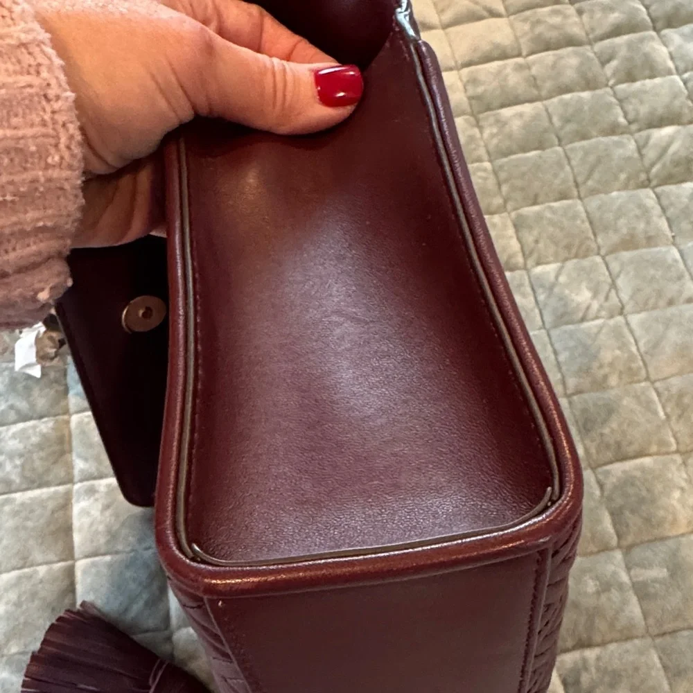 Tory Burch Elegant Burgundy Quilted Shoulder Bag with adjustable strap - Picture 13 of 14